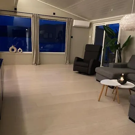 Aurora Panorama 2nd Floor Apartment Laksvatn