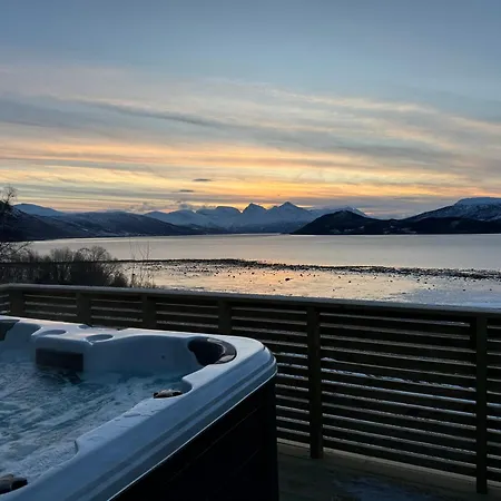 Apartment Aurora Panorama 2nd Floor Laksvatn